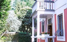 La Villa Bed & Breakfast
